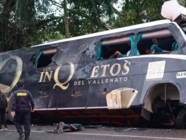 Bus de la agrupación vallenata 'Los Inquietos' se accidentó