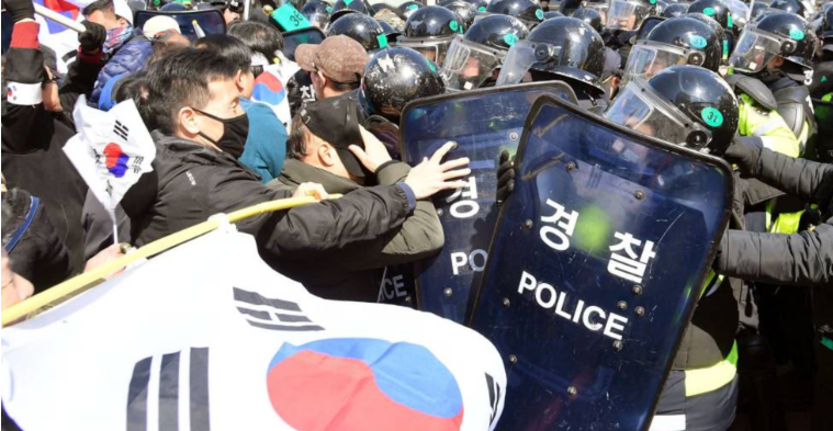 Parlamento de Corea destituye a su presidente por ley marcial