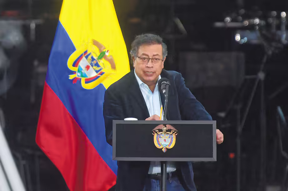 Petro mantiene acusaciones contra Coosalud en medio de reforma