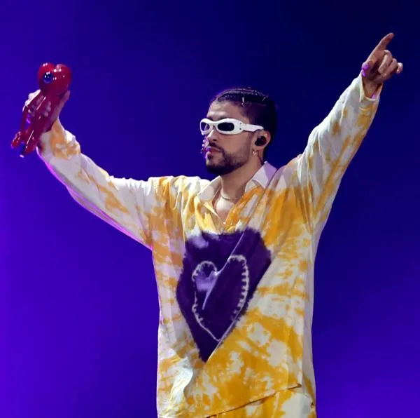 Bad Bunny confirma su nuevo álbum Debí Tirar Más Fotos