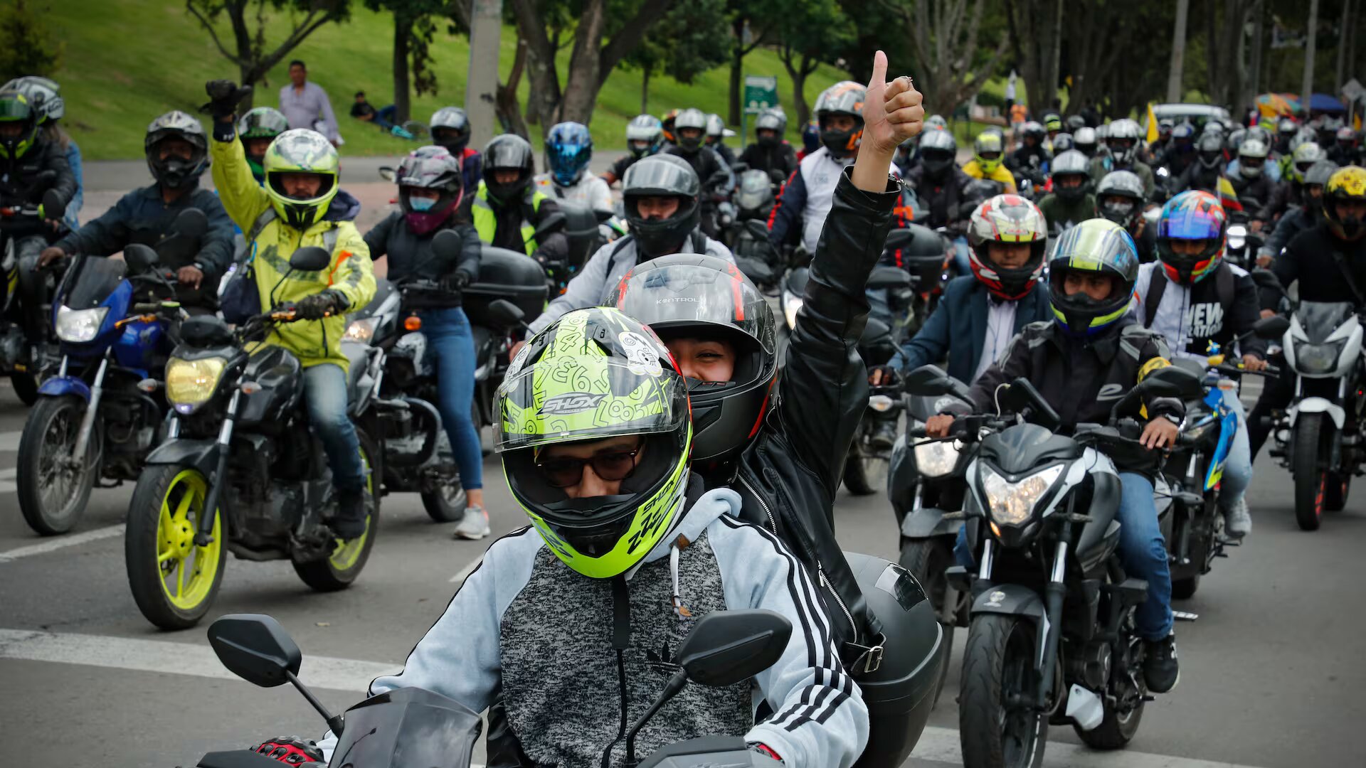 Aplazan regulación de llantas para motos en Colombia hasta 2025