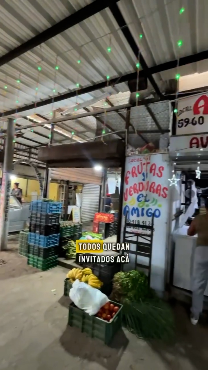 Comerciantes de la Plaza Central de Cartago invitan en Navidad