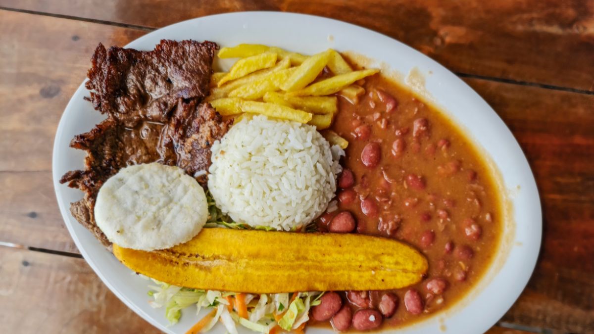Sube el precio del almuerzo ejecutivo en Colombia. ¿En cuánto quedará?