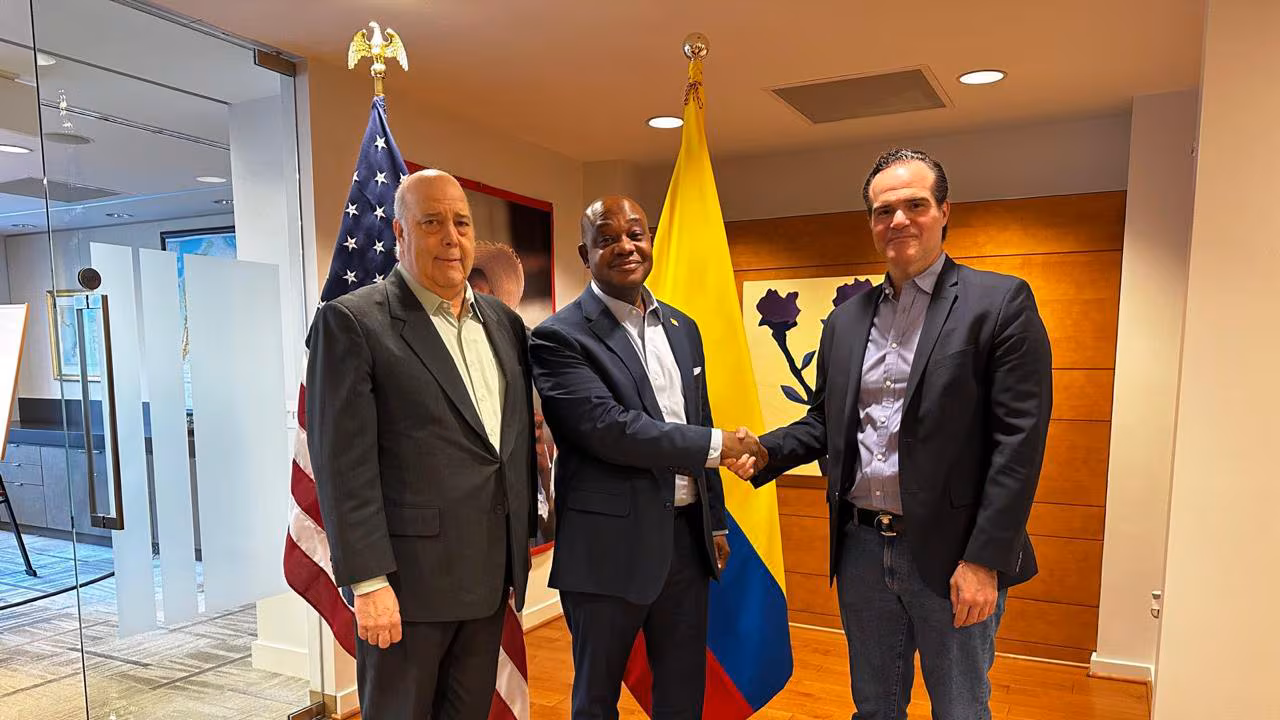 Restablecimiento de servicios en consulado EE.UU. Bogotá