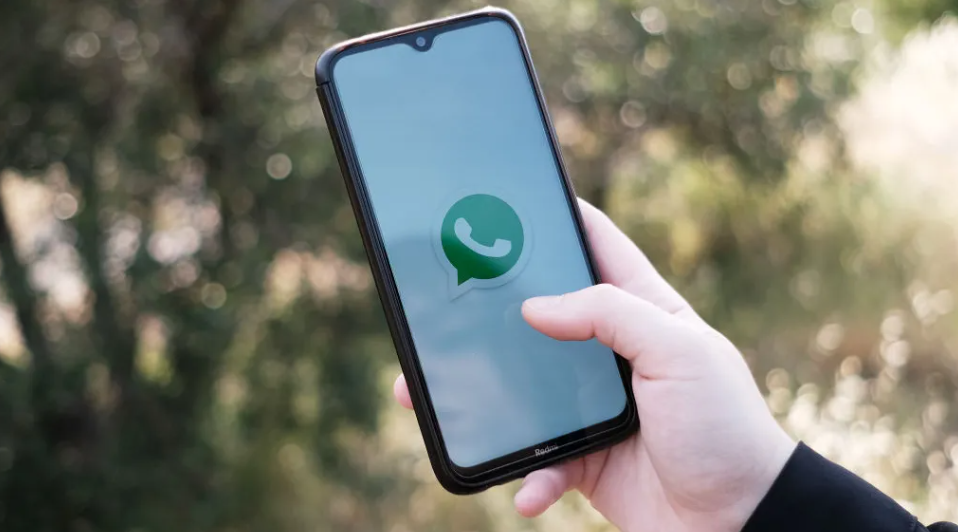 WhatsApp optimiza mensajes y stickers personalizados