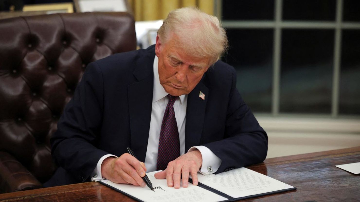 Trump ordena deportar a estudiantes extranjeros en protestas