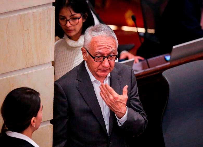 Ministro de salud a juicio por desabastecimiento de medicamentos