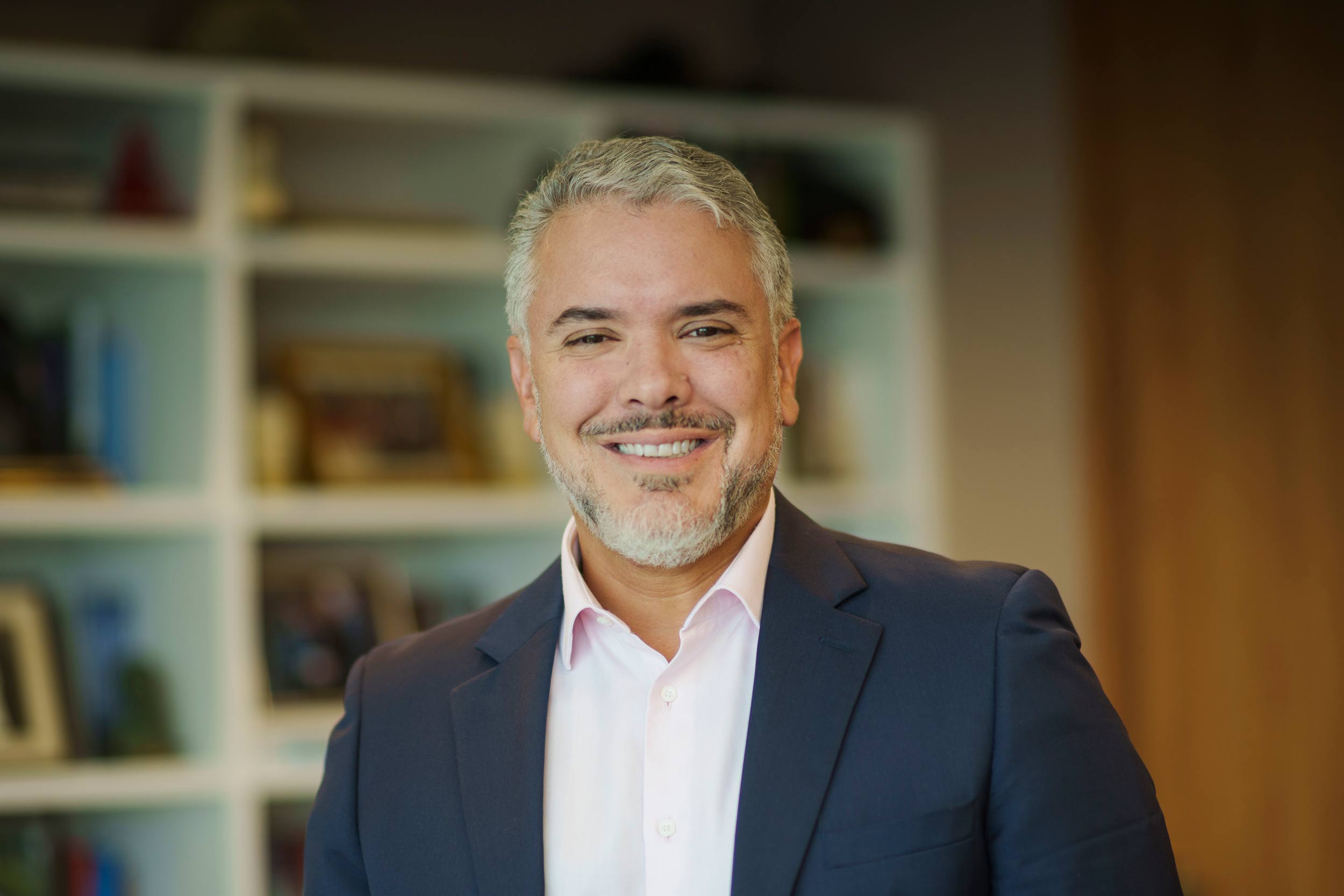 Iván Duque critica el respaldo a la dictadura de Maduro