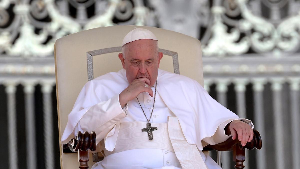 Papa Francisco mejora tras su hospitalización por neumonía