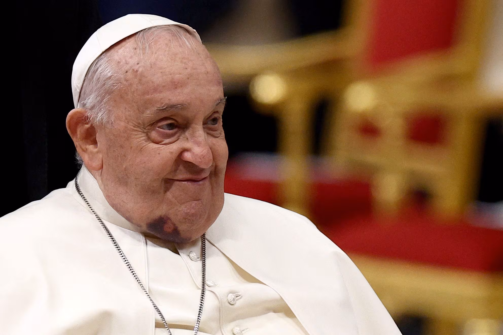 Papa Francisco continúa en estado crítico tras crisis respiratoria