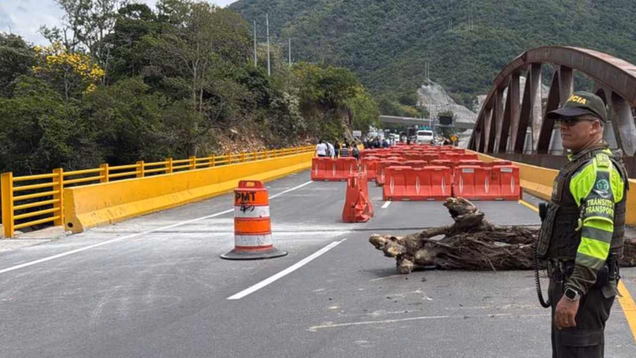 Bloqueo en la vía Bogotá-Girardot