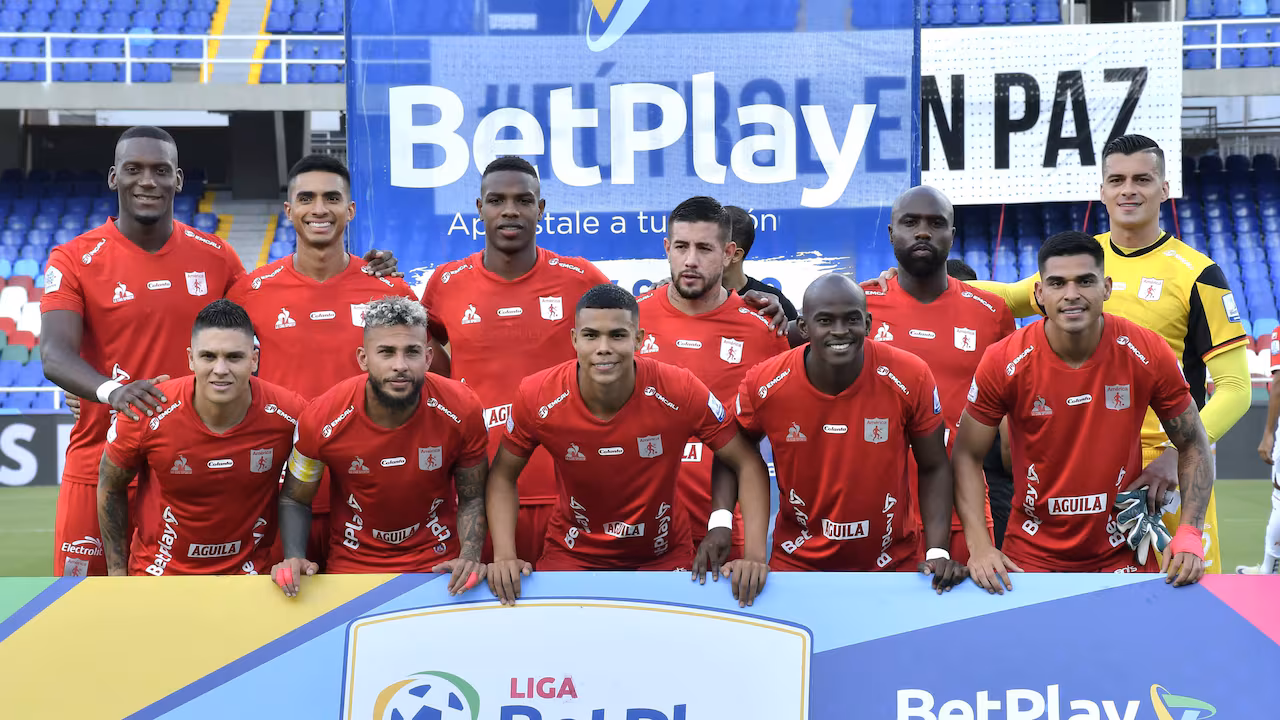 América vence a Santa Fe con magia de Juanfer Quintero