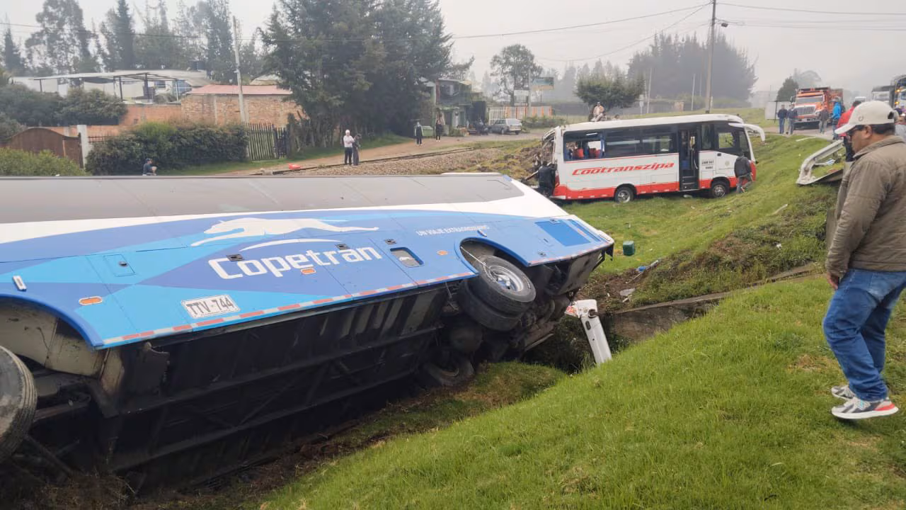 Accidente en vía Bogotá-Tunja deja 3 muertos y 33 heridos
