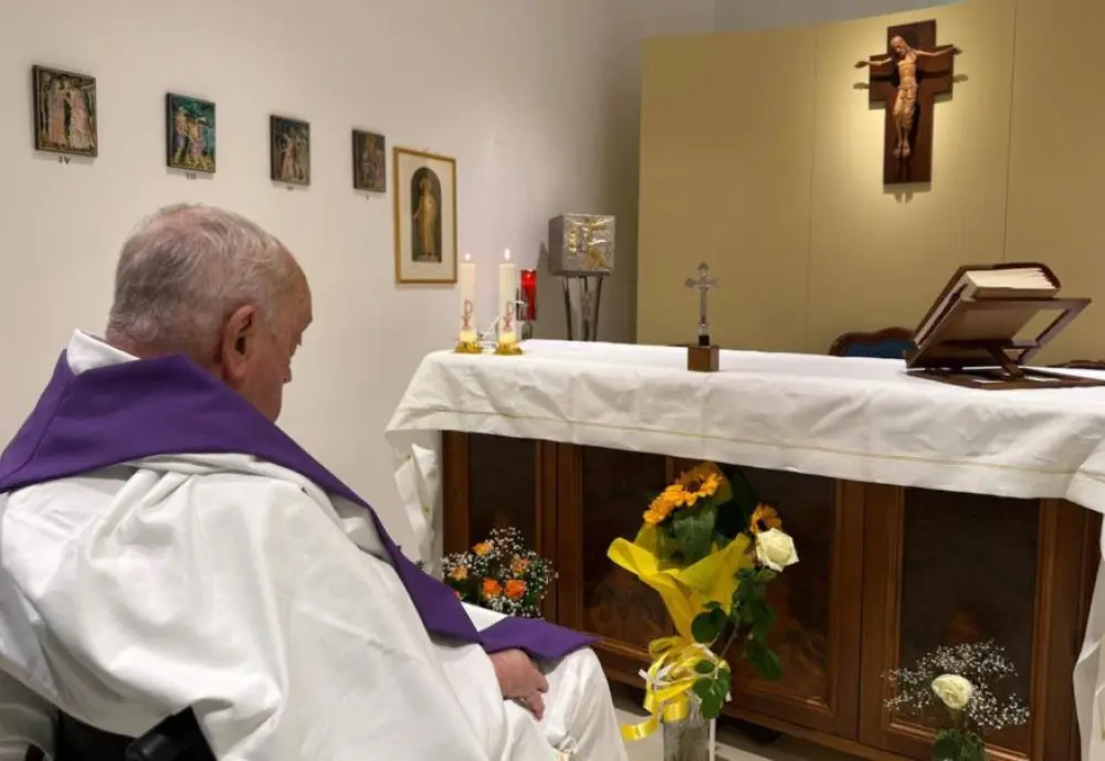 Primera imagen del papa Francisco tras un mes hospitalizado en Roma
