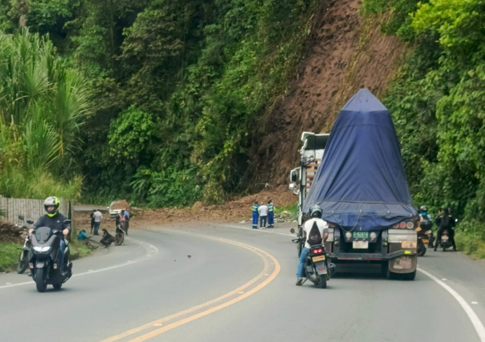 Deslizamiento en Pereira variante La Romelia - El Pollo