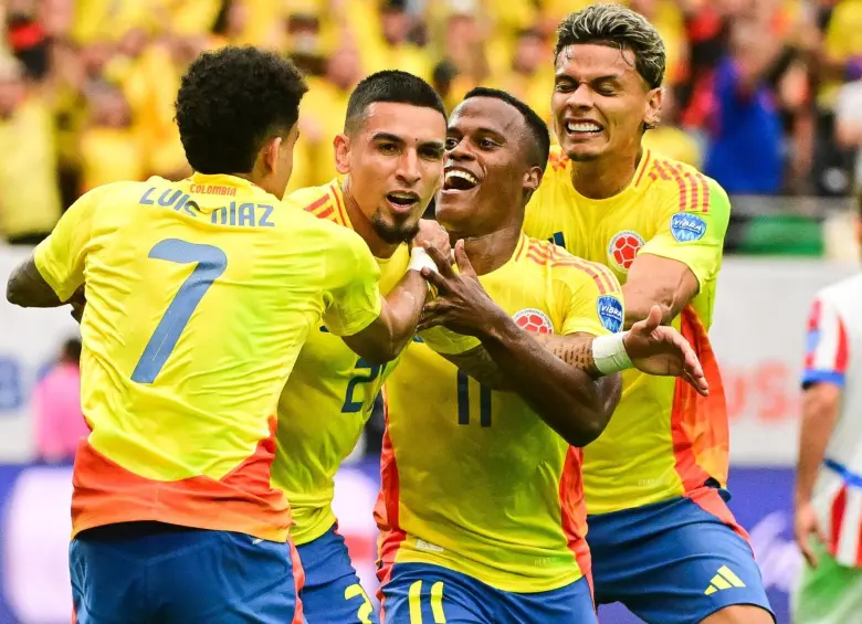 Demanda millonaria contra futbolista Colombiano