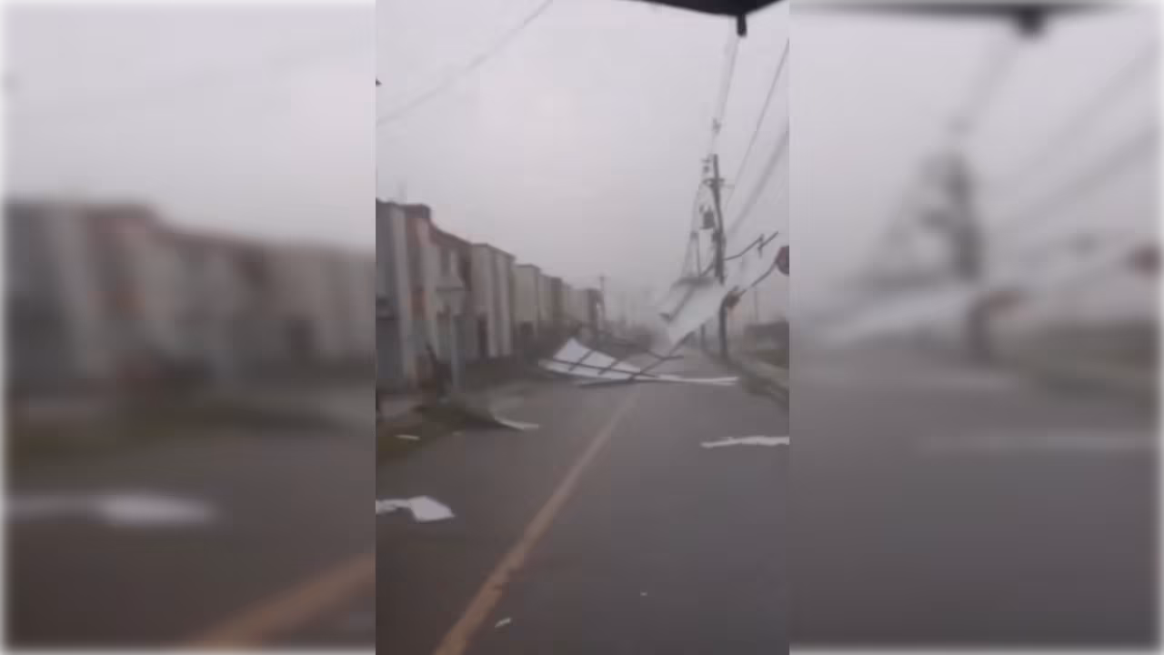 Fuerte aguacero en Tuluá dejó casas destechadas y árboles caídos