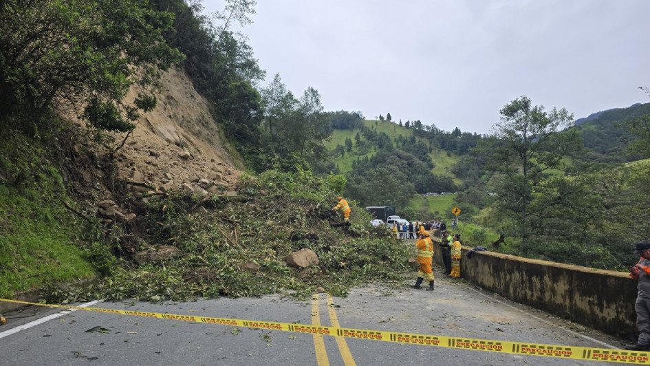 Derrumbe en Manizales-Bogotá causó caos vial