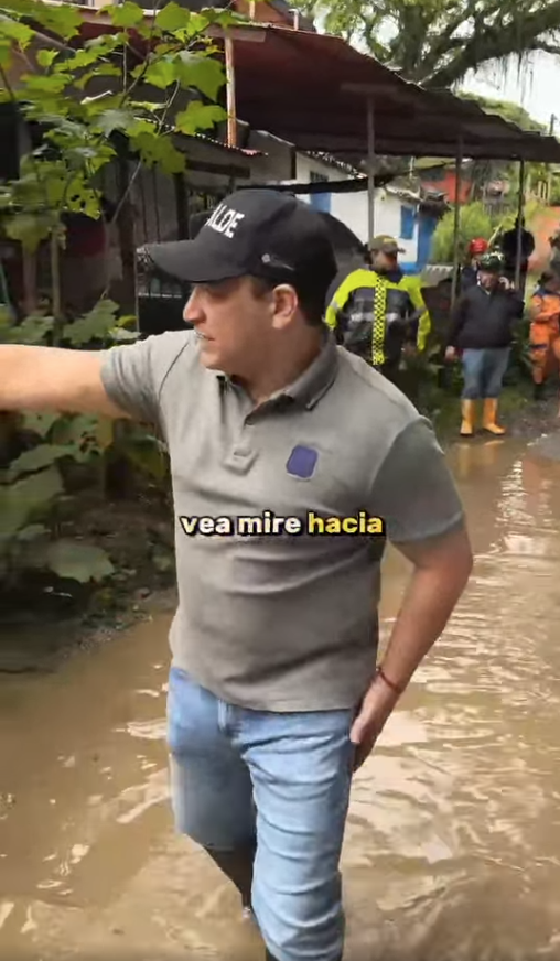 Alcalde inspecciona zonas afectadas por desbordamiento de río