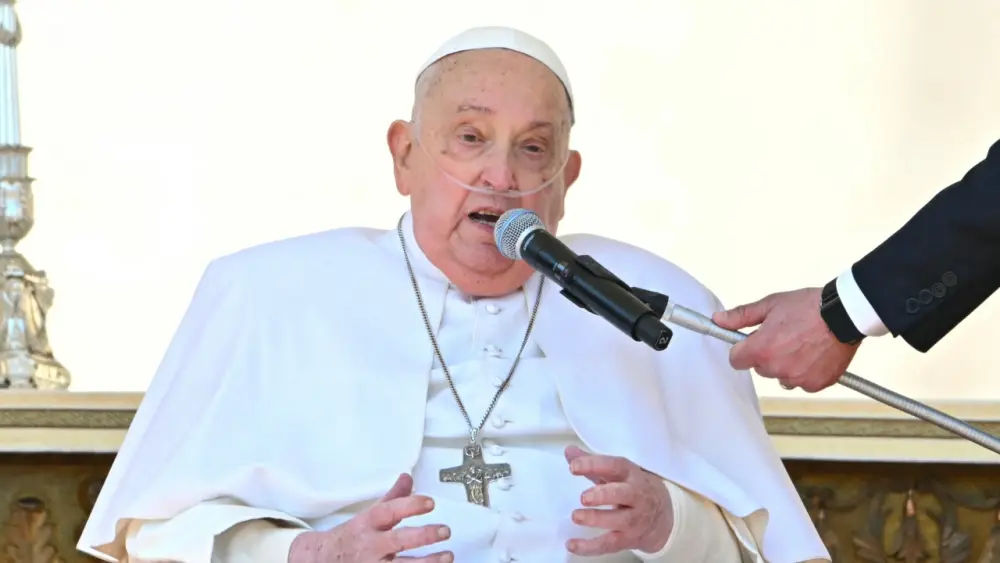 El Papa Francisco reaparece tras superar crisis de salud