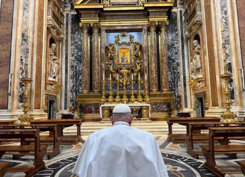Papa Francisco visita Basílica de Santa María