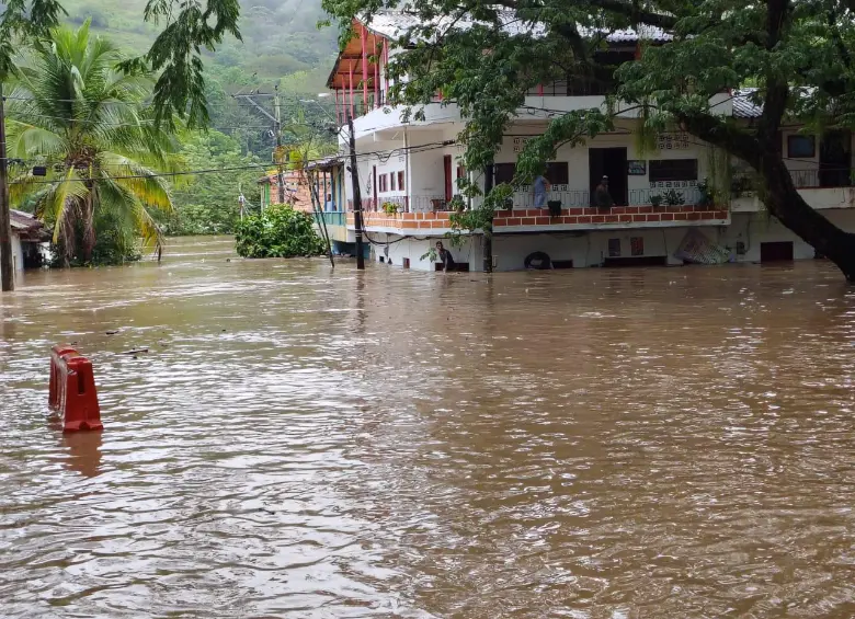 Desbordamiento del río Cauca deja 3.800 afectados