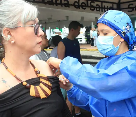 Pereira rompe récord en vacunación contra fiebre amarilla