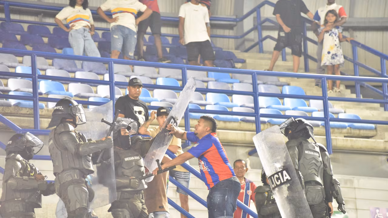 Caos en el fútbol: suspendido Unión vs Once Caldas