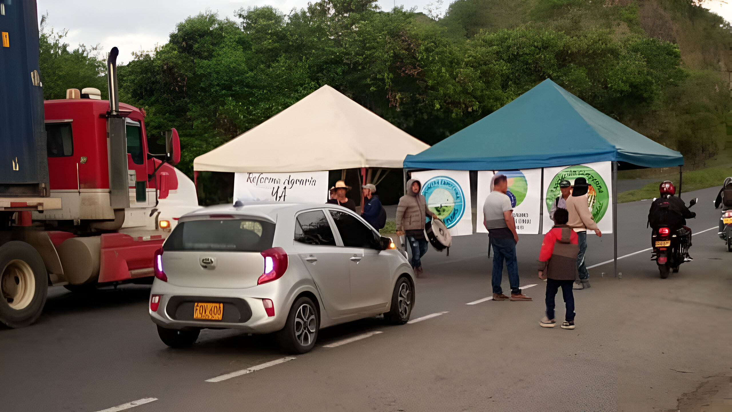 Bloqueo en vía Buga - Buenaventura paraliza comercio