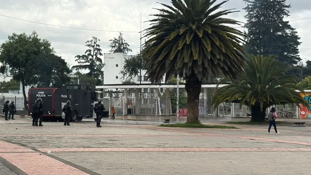 Encapuchados en techo desatan terror durante protesta
