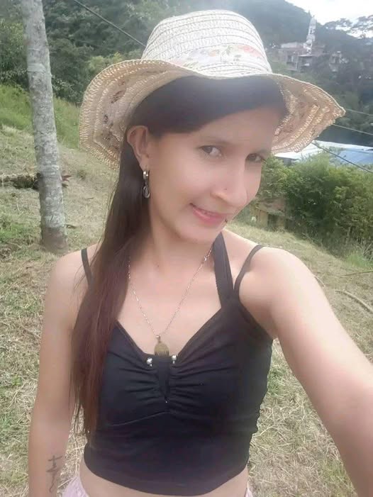 Deslizamiento sorprende a joven que cae al río