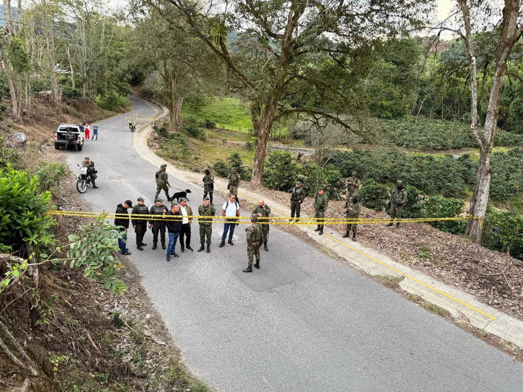 Cilindro bomba en vía del Quindío causa alarma
