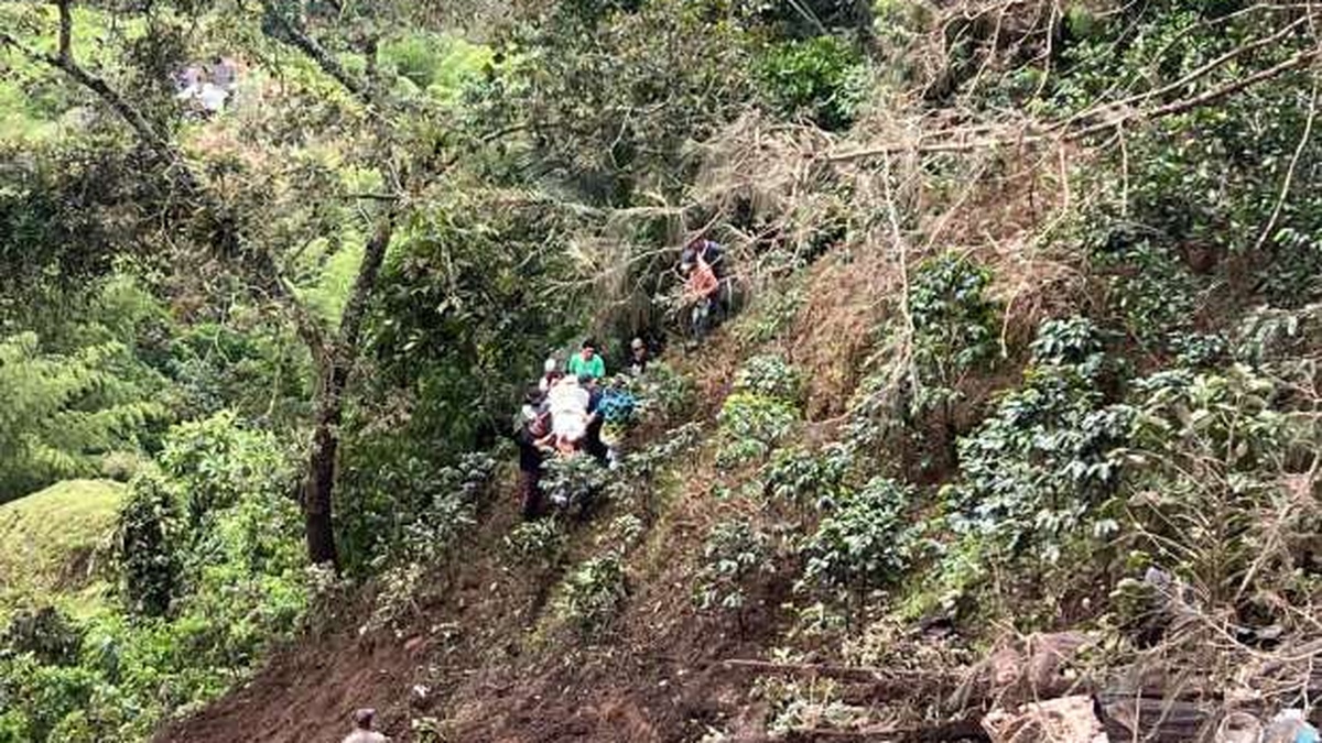 Derrumbe arrasa vivienda y deja dos muertos en Caldas