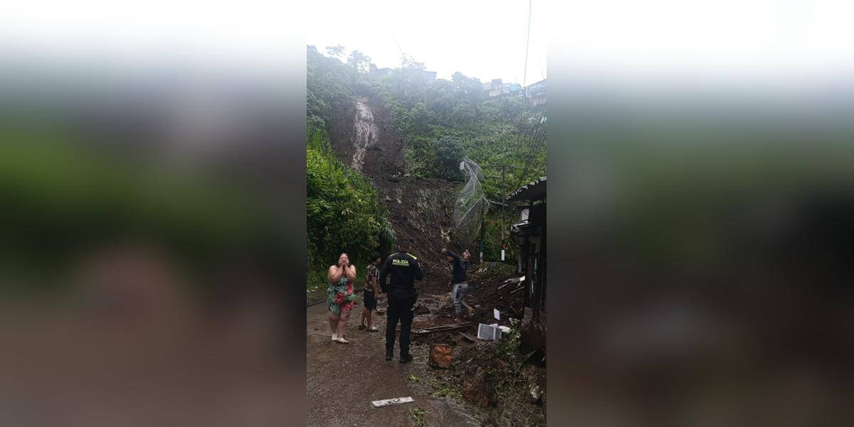 Aguacero provoca derrumbe y alarma en Manizales