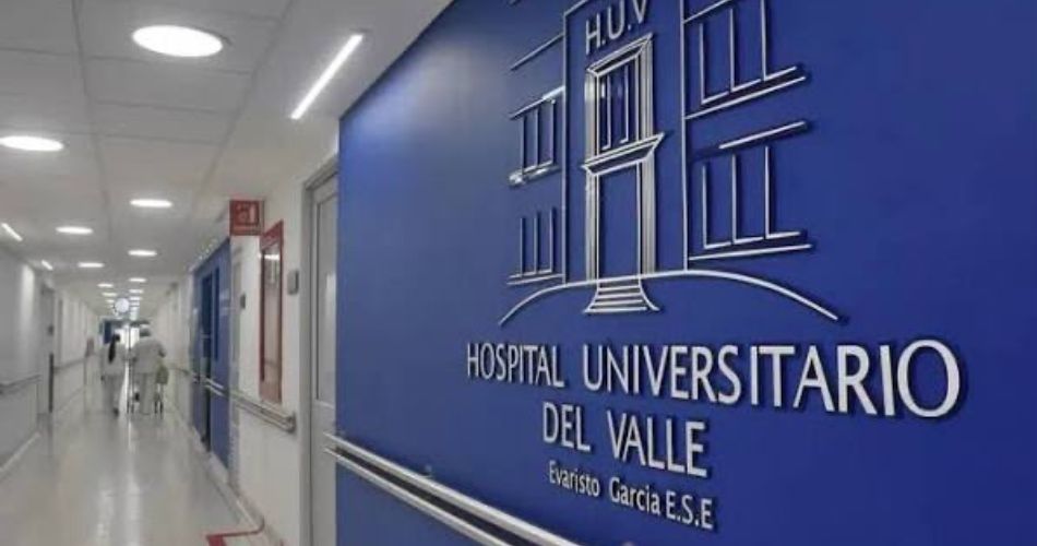 Pacientes en la sala de urgencias del Hospital Universitario del Valle durante la contingencia por la suspensión de servicios a afiliados de Emssanar.