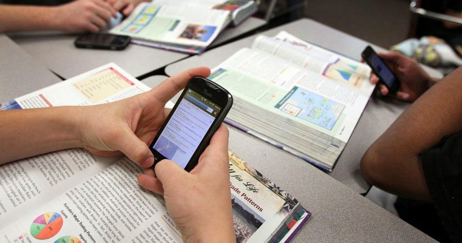 Concejo de Pereira prohibirá celulares en salones de colegios públicos