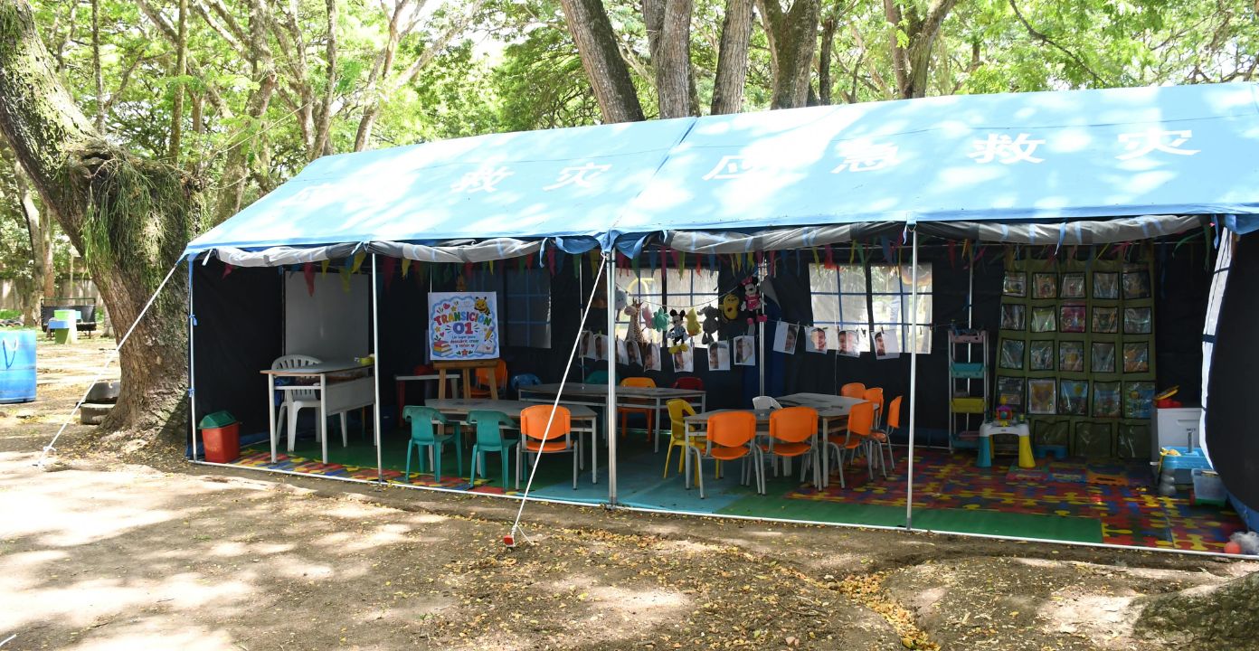Estudiantes volvieron a clases bajo carpas en Roldanillo