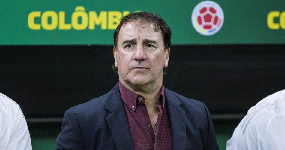 Néstor Lorenzo durante el partido en el que Colombia ensayó una línea de tres defensores.