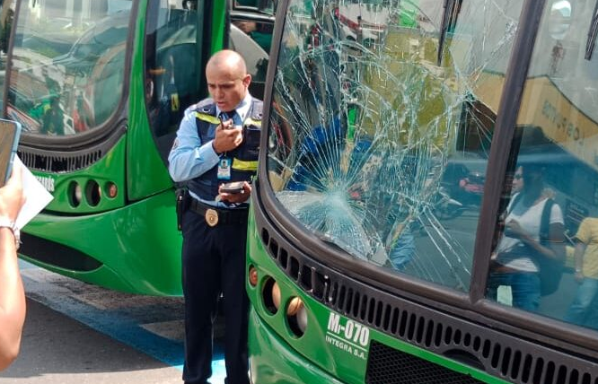 Conductor de Megabús arrolla a un adulto mayor en Pereira.