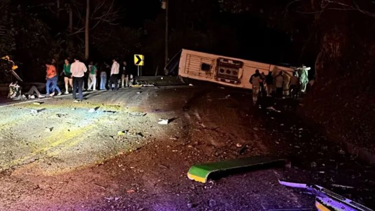 Trágico Accidente de Bus en Santander: Un Muerto y Seis Heridos