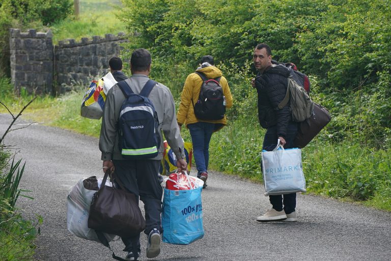 España aprueba medida histórica para migrantes sin papeles