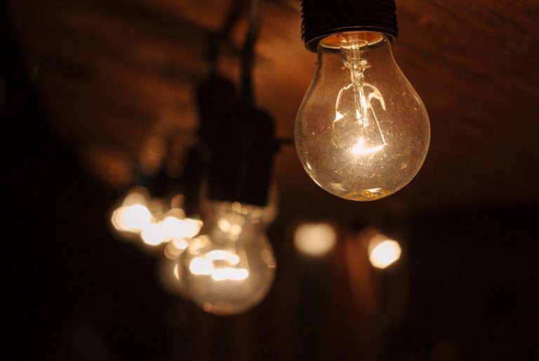 Multas al consumo de luz podrían llevar al cierre de pequeñas empresas