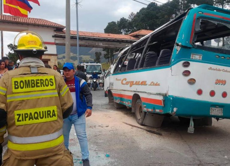 Impactante Accidente de Bus Intermunicipal en Zipaquirá