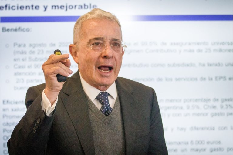 Uribe crítica propuesta de Asamblea Constituyente de Petro