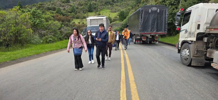 Protesta de camioneros bloquea vía Panamericana