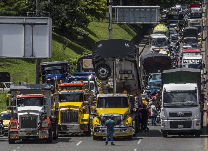 Camioneros protestan el 30 de agosto por aumento del combustible