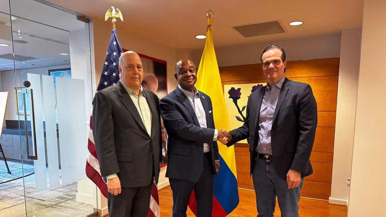 Restablecimiento de servicios en consulado EE.UU. Bogotá