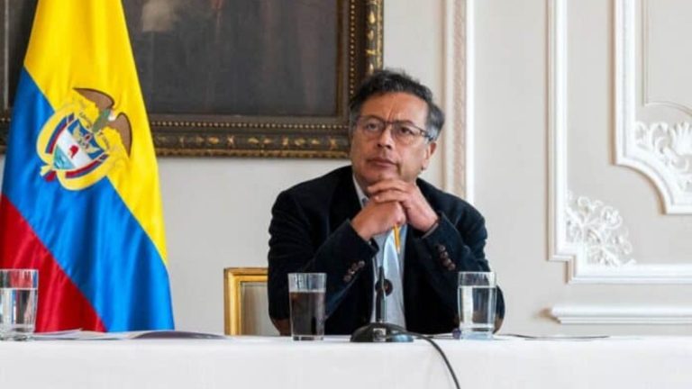 Colombianos en EE.UU.: Petro les pide regresar y promete apoyo