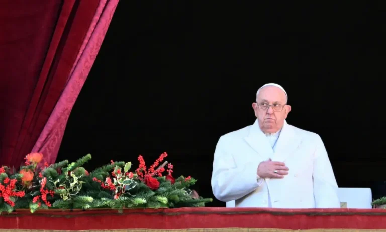 Papa Francisco es hospitalizado