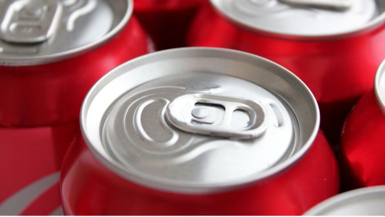 Coca-Cola enfrenta cambios por aranceles al aluminio